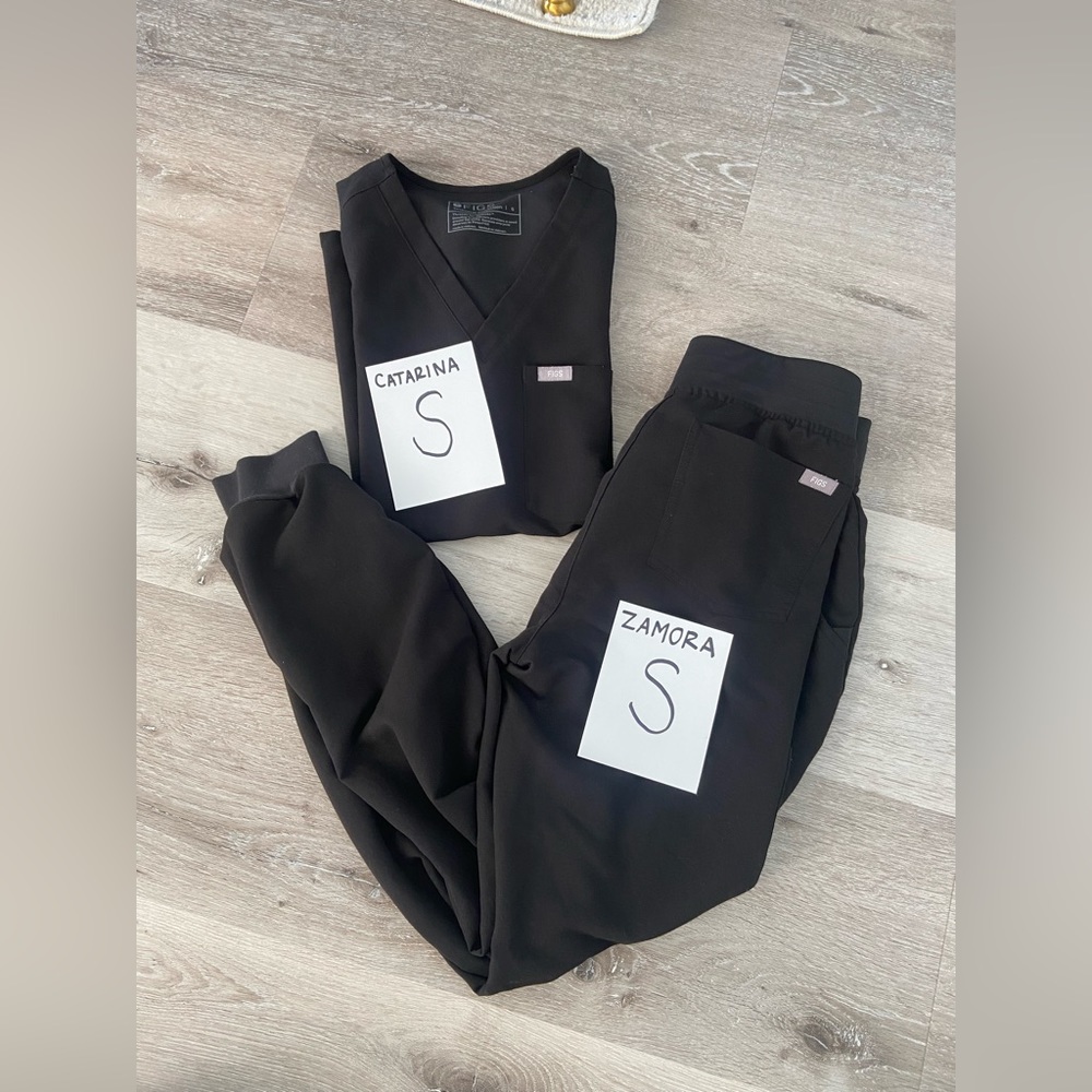 FIGS Small Scrubs (Black)